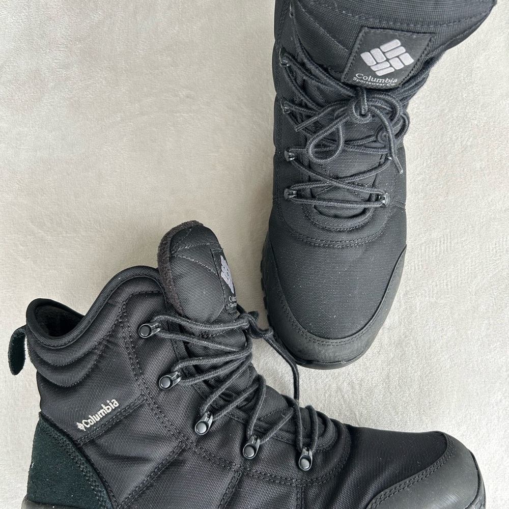 Columbia Black Lace-Up Insulated Winter Boots